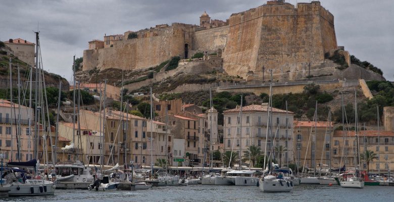 Pourquoi passer des vacances dans une villa à Bonifacio ?